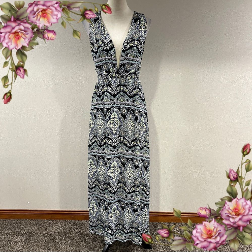 Charlotte Russe deep v-neck sleeveless Maxi Dress size extra small